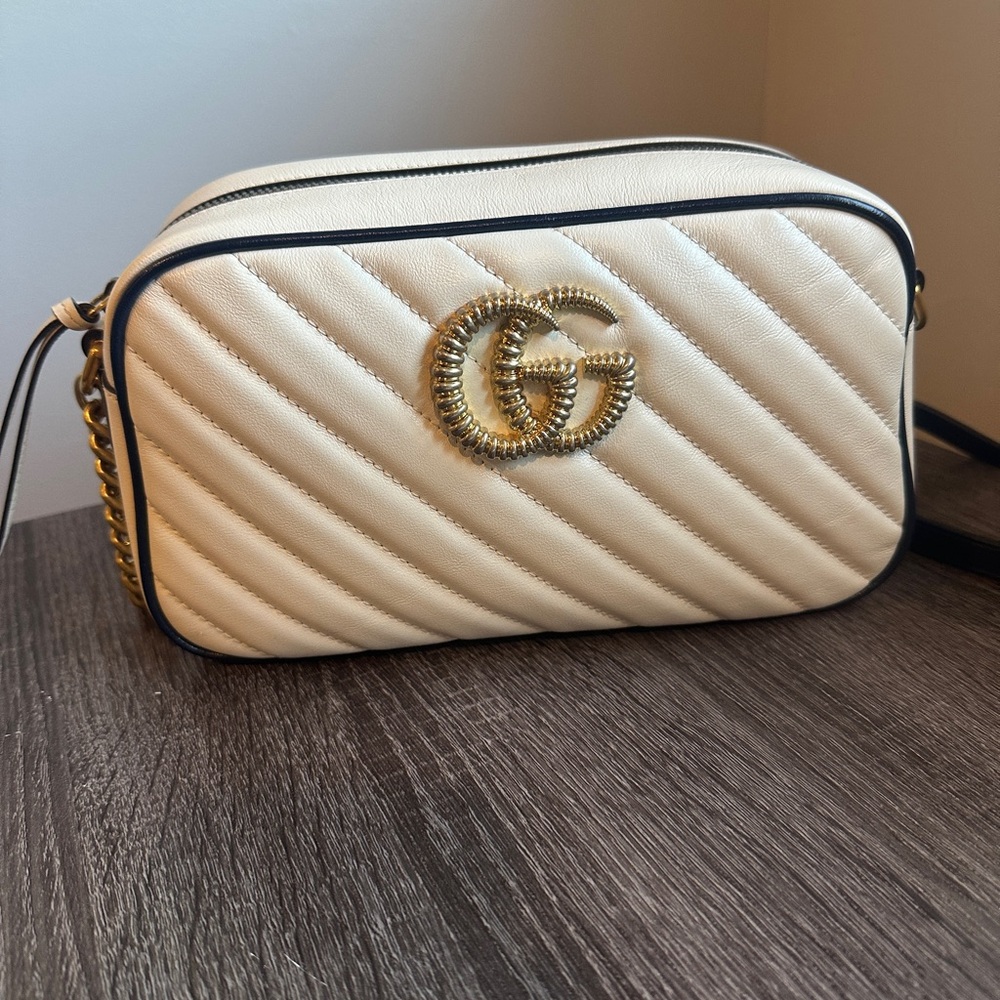 Gucci GG Marmont Small Crossbody Camera Bag